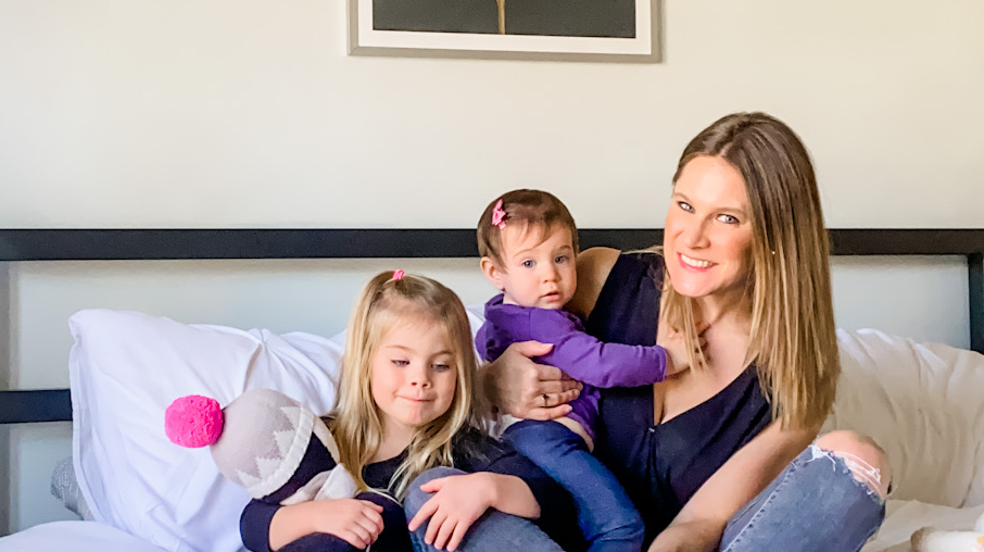 OfAnOrigin_Dressing_Stylishly_Breastfeeding