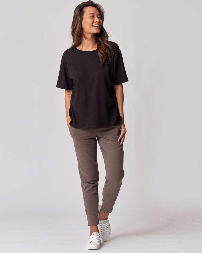 Functional black nursing-friendly maternity shirt - Everywhere V-Neck Tee in a sleek design